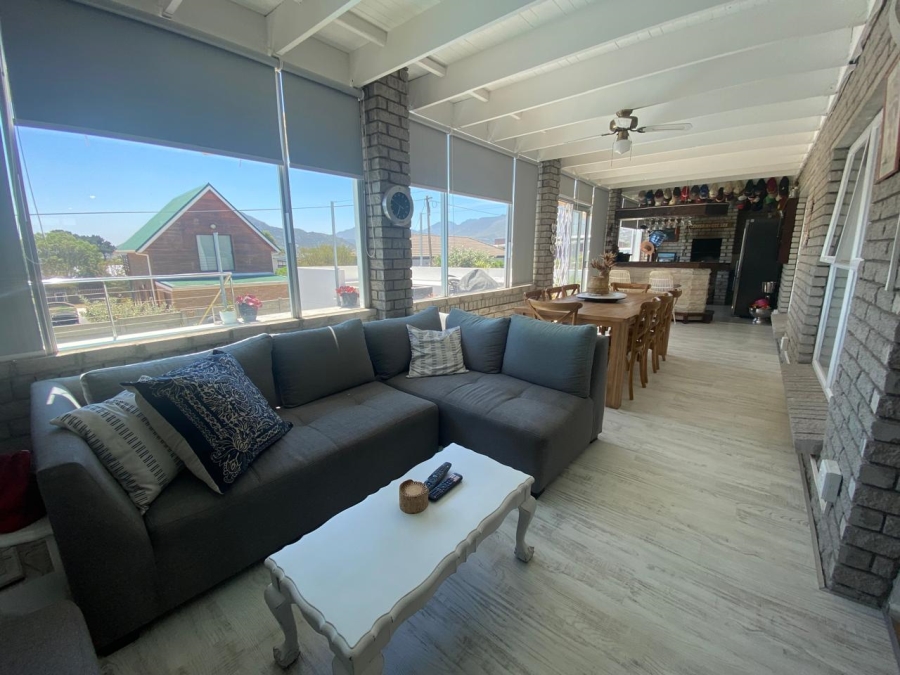 4 Bedroom Property for Sale in Pringle Bay Western Cape